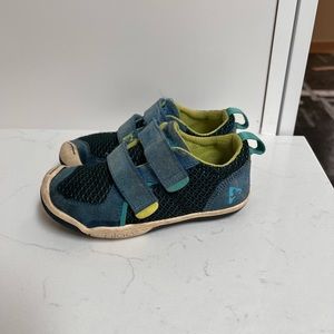 Toddler Plae Shoes Size 10